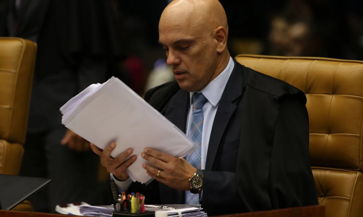 Ministro do STF prorroga inquérito sobre live do presidente