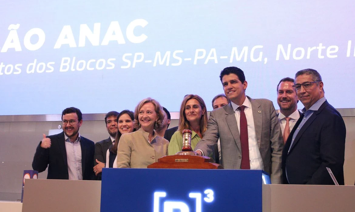 Resultado de leilão aeroportuário deixa ministro muito satisfeito