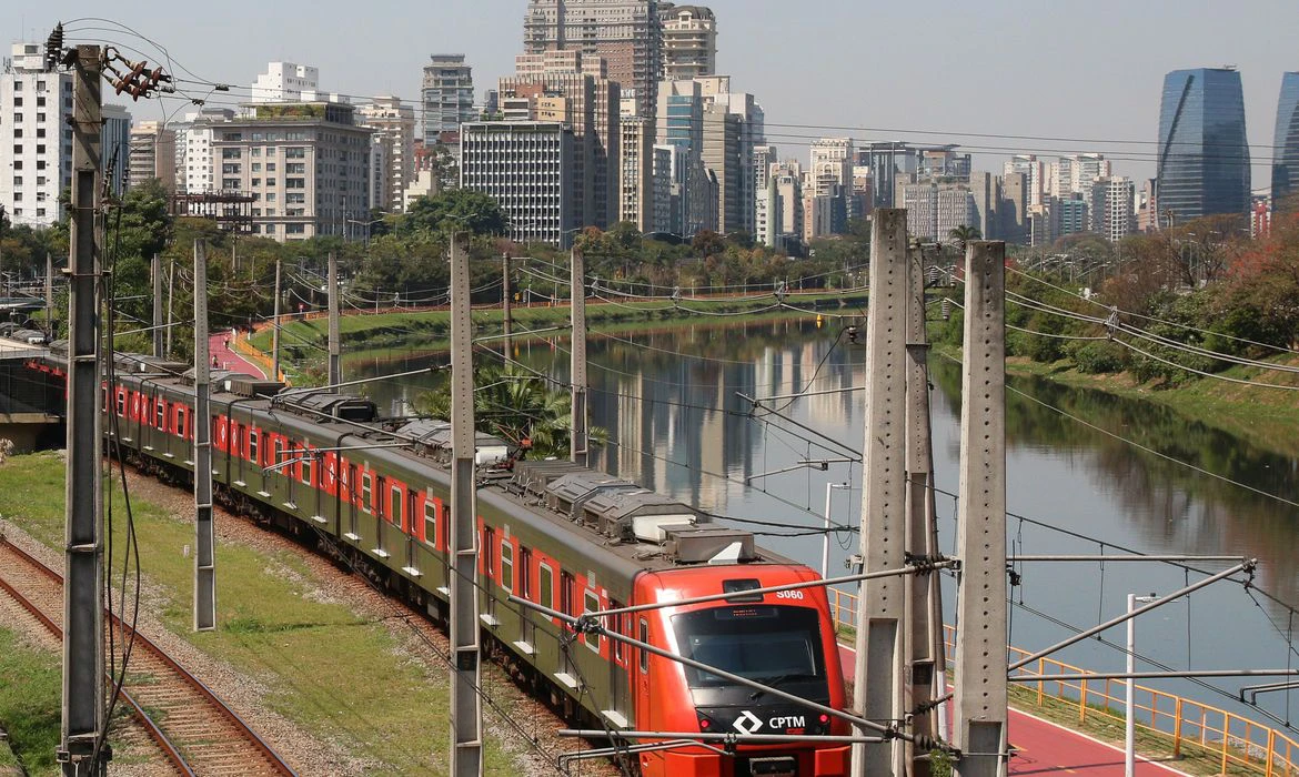 Falha provoca atrasos nas linhas 7 e 10 de trens em São Paulo