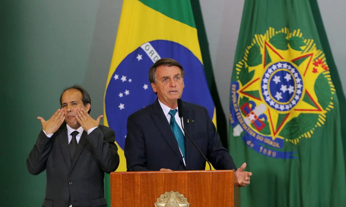 Presidente cita PRF e pede “compreensão” de servidores sobre reajuste