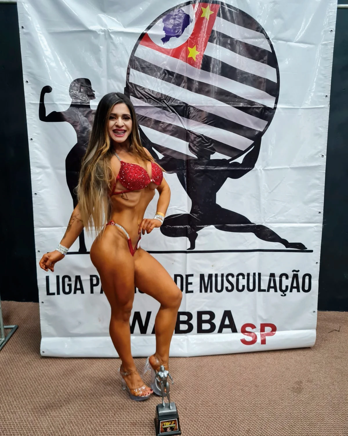 Samantha Duque é vice campeã paulista de fisiculturismo