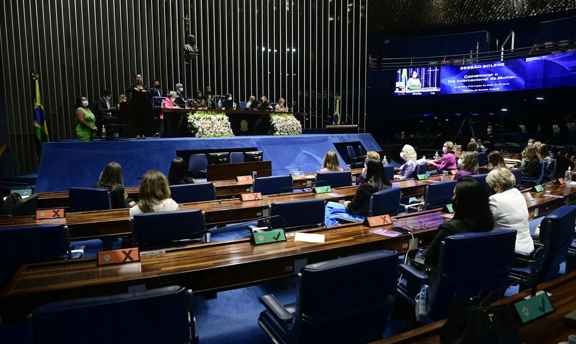 Repúdio à fala de deputado marca homenagens do Congresso às mulheres