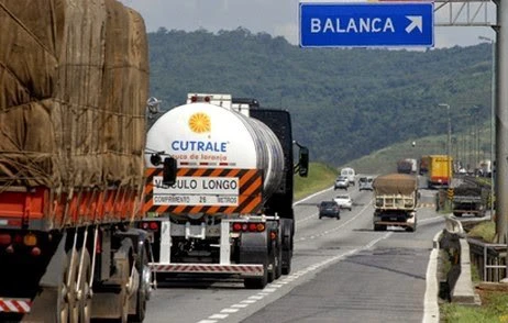 Governo de São Paulo suspende por 90 dias pesagem nas rodovias estaduais