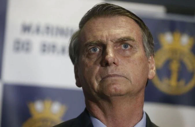 “Ninguém recebe ou dá dinheiro sujo com cheque nominal”, diz Bolsonaro