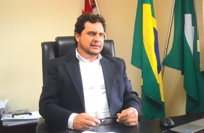 Vanderlei Polizeli se afasta do cargo para se dedicar a reeleição