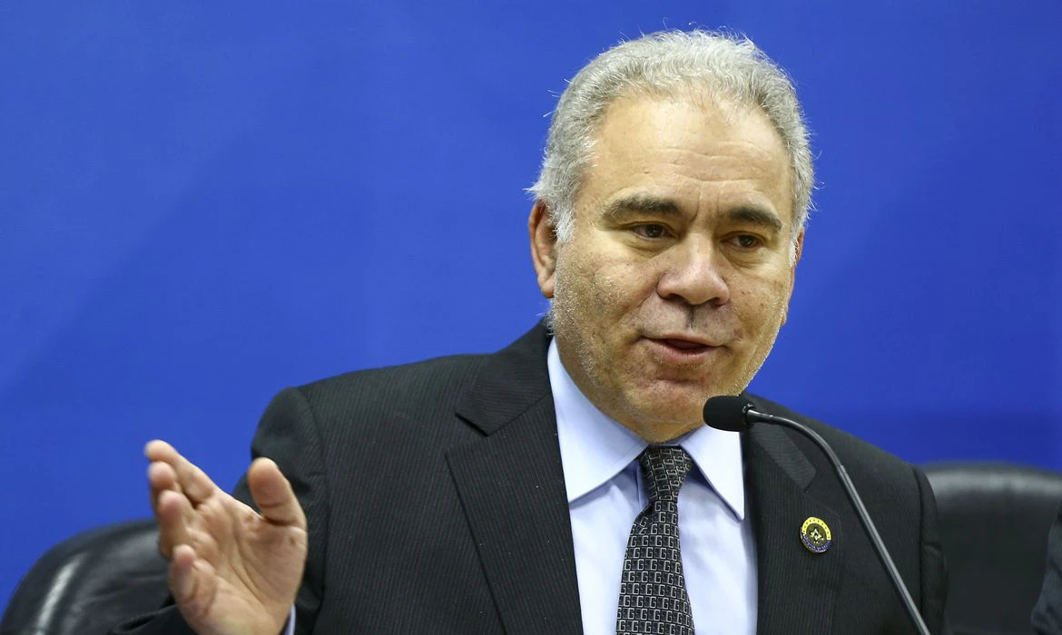 Governo planeja flexibilizar regra sobre uso de máscara no trabalho 