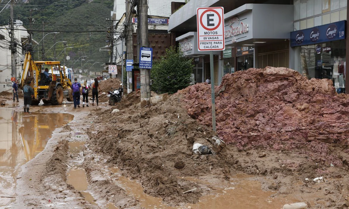 Total de mortos em Petrópolis sobe para 140