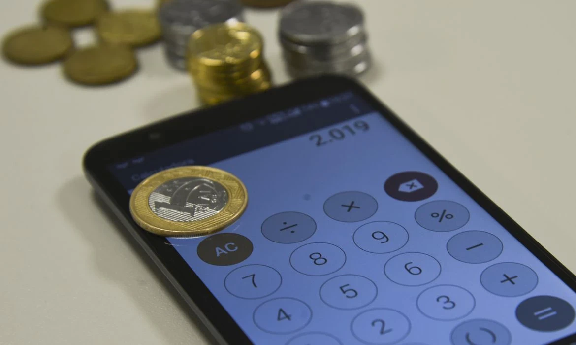 Mercado financeiro reduz estimativa de inflação para 6,8% neste ano