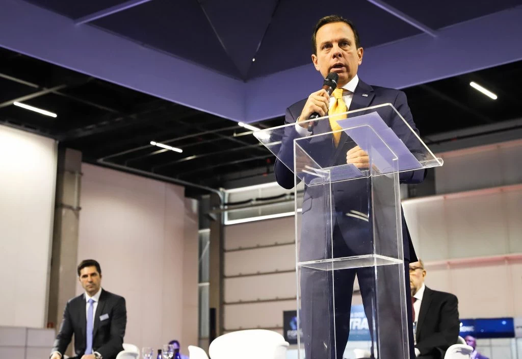 Governador embarca para Londres em busca de investimentos