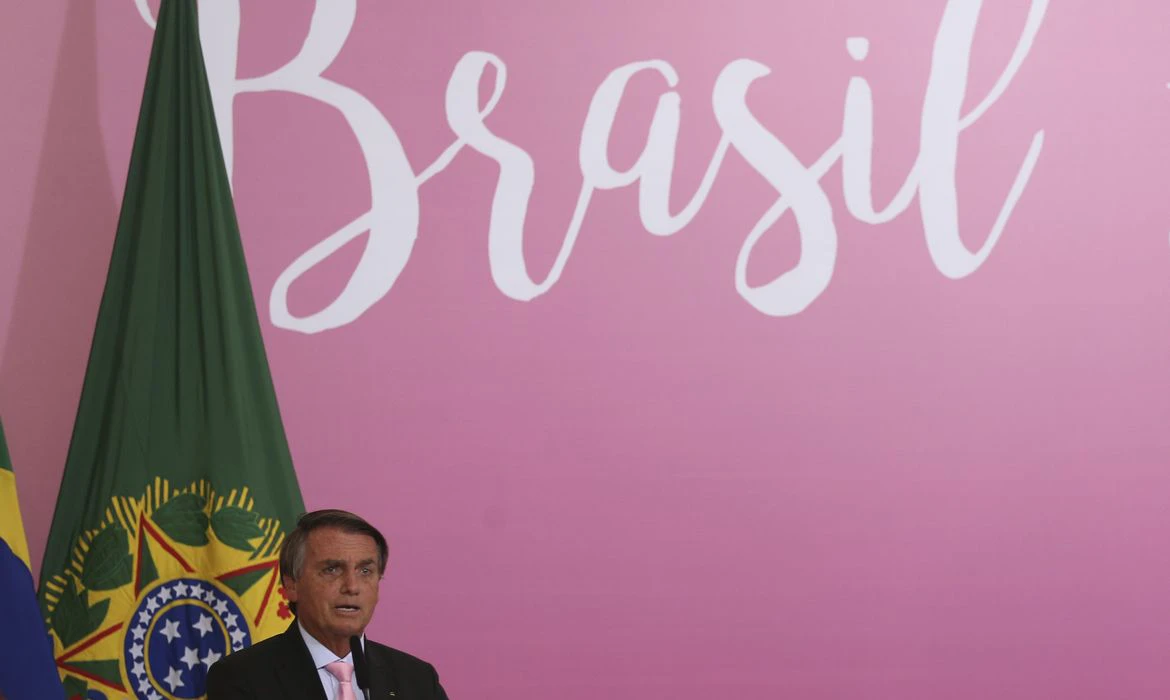 Governo lança programas de proteção e incentivo às mulheres