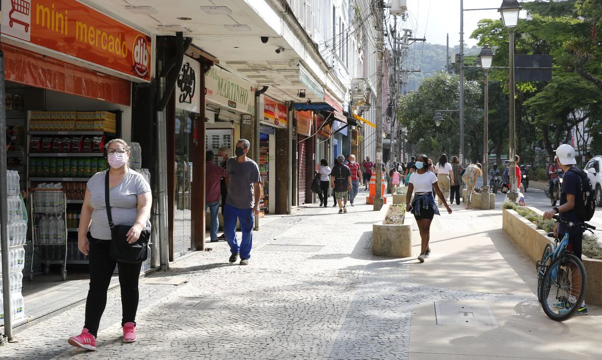 Governo do Rio inicia obras emergenciais em bairros de Petrópolis
