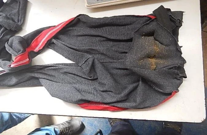 Mulher é presa com droga escondida na roupa