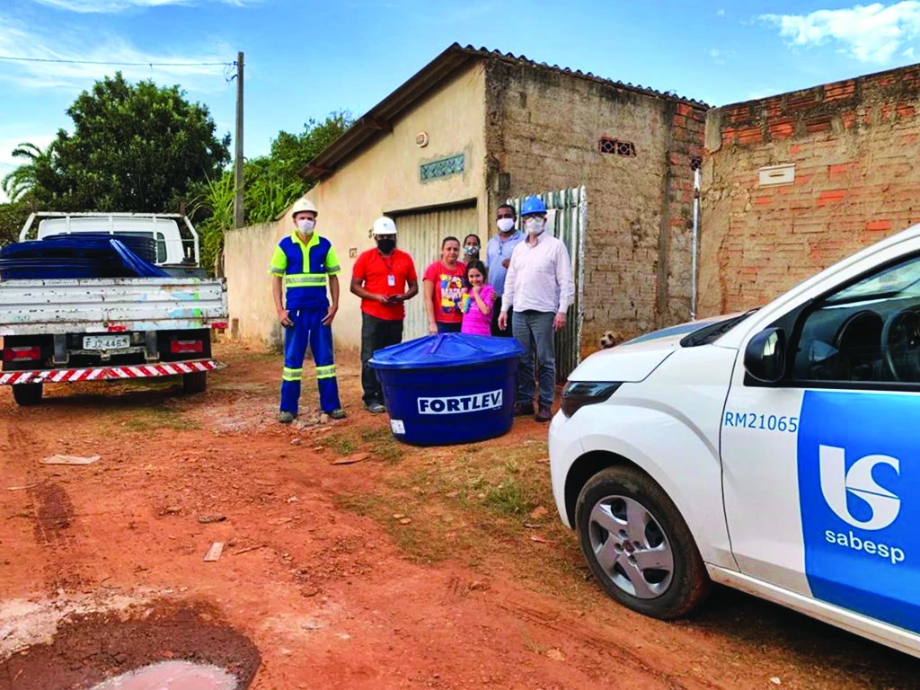 Parceria entre Sabesp e Prefeitura distribui 100 caixas d’água em George Oetterer e Campos Vileta