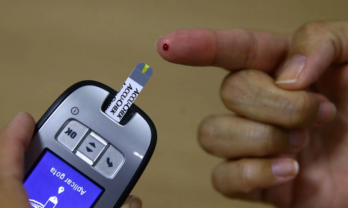 Brasil pode rebaixar pandemia de covid-19 para endemia, diz presidente
