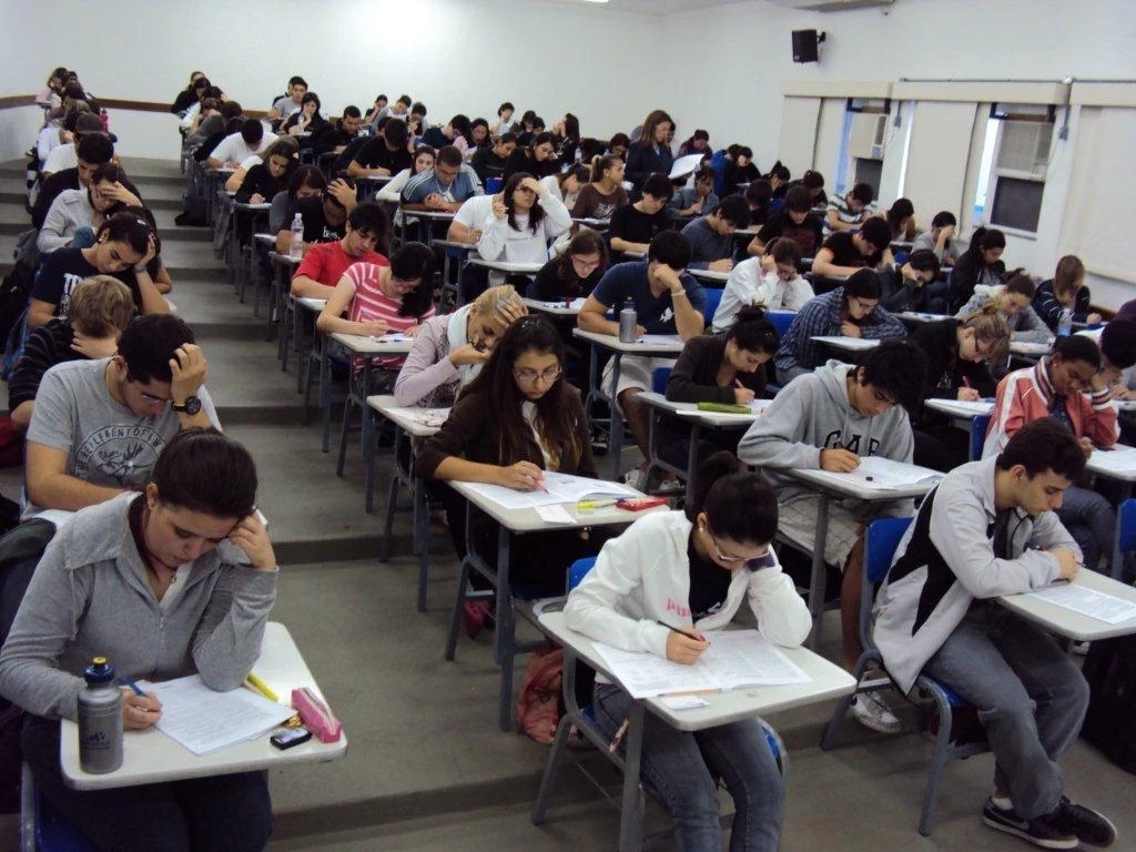 A 6 dias do Enem, 1,2 milhão de inscritos não sabem local da prova