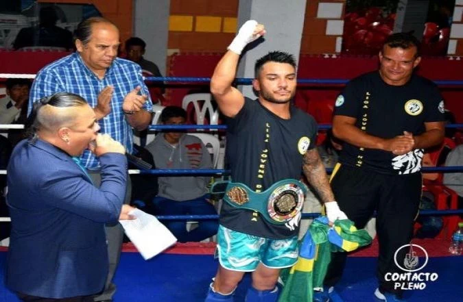Atleta iperoense é campeão mundial de kickboxing
