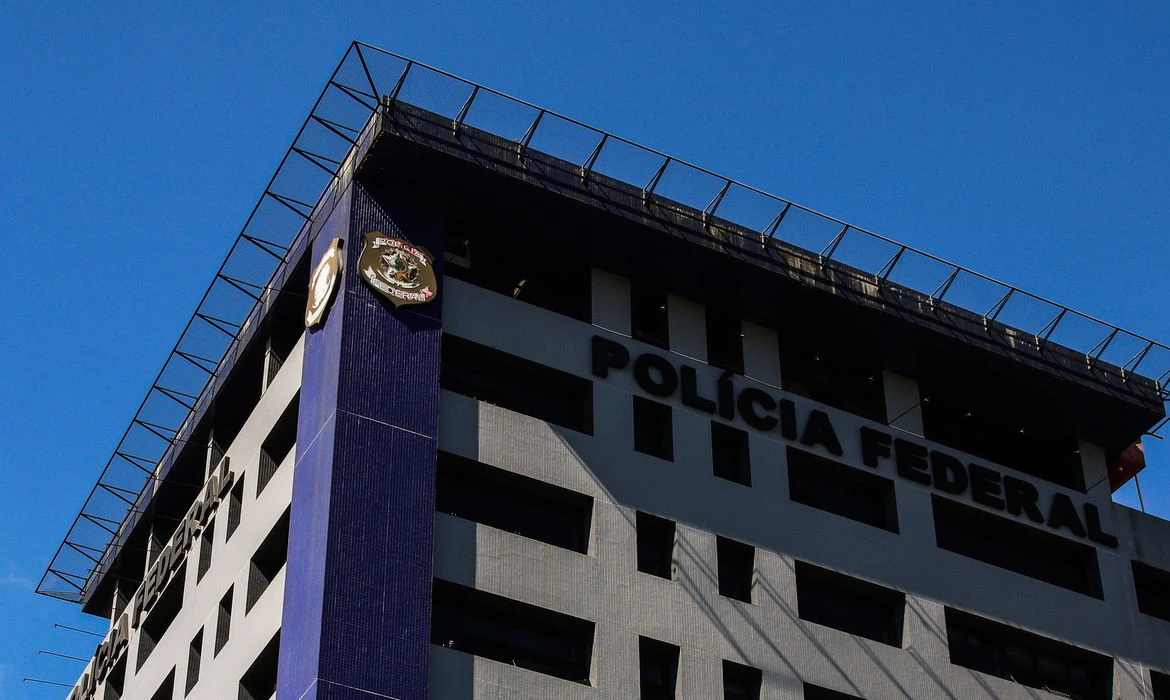PF faz operação contra fraudes na concessão de benefícios do INSS