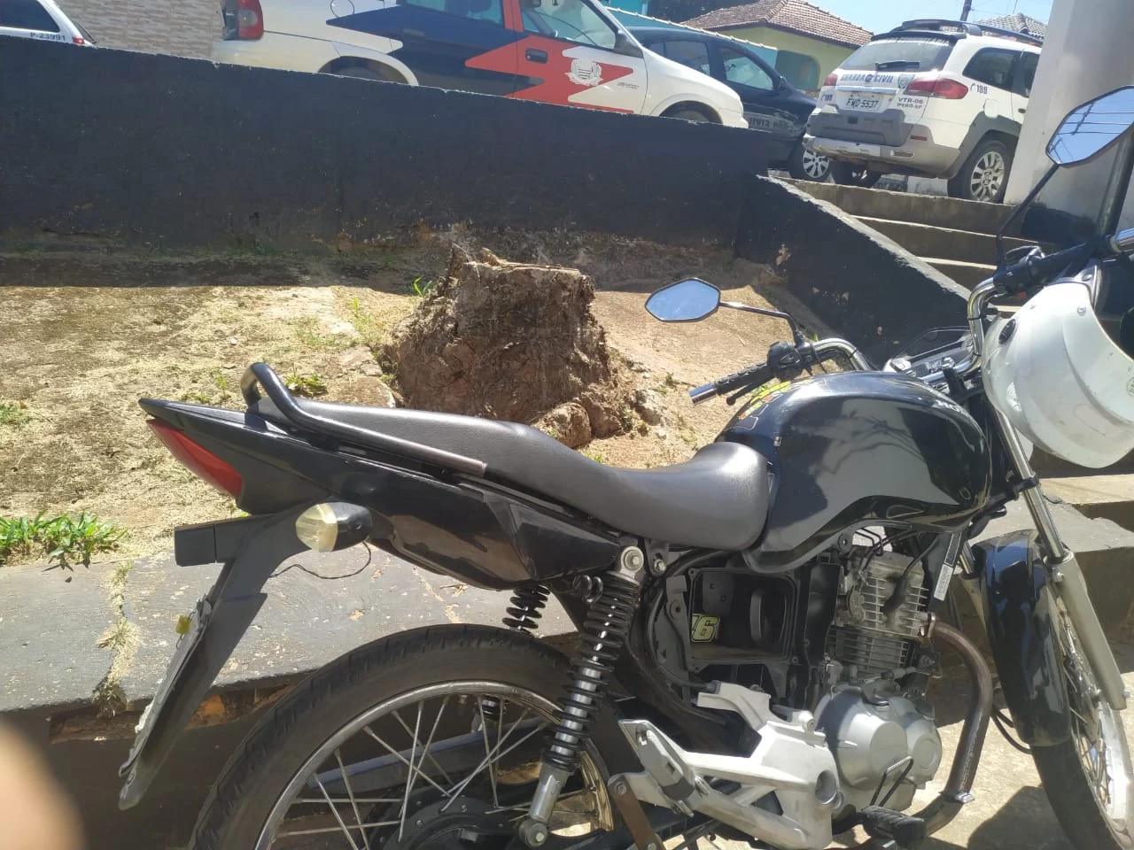 GCM sai em disparada e corre atrás de motociclista que empinava moto em frente a escola Gaspar Ricardo Junior