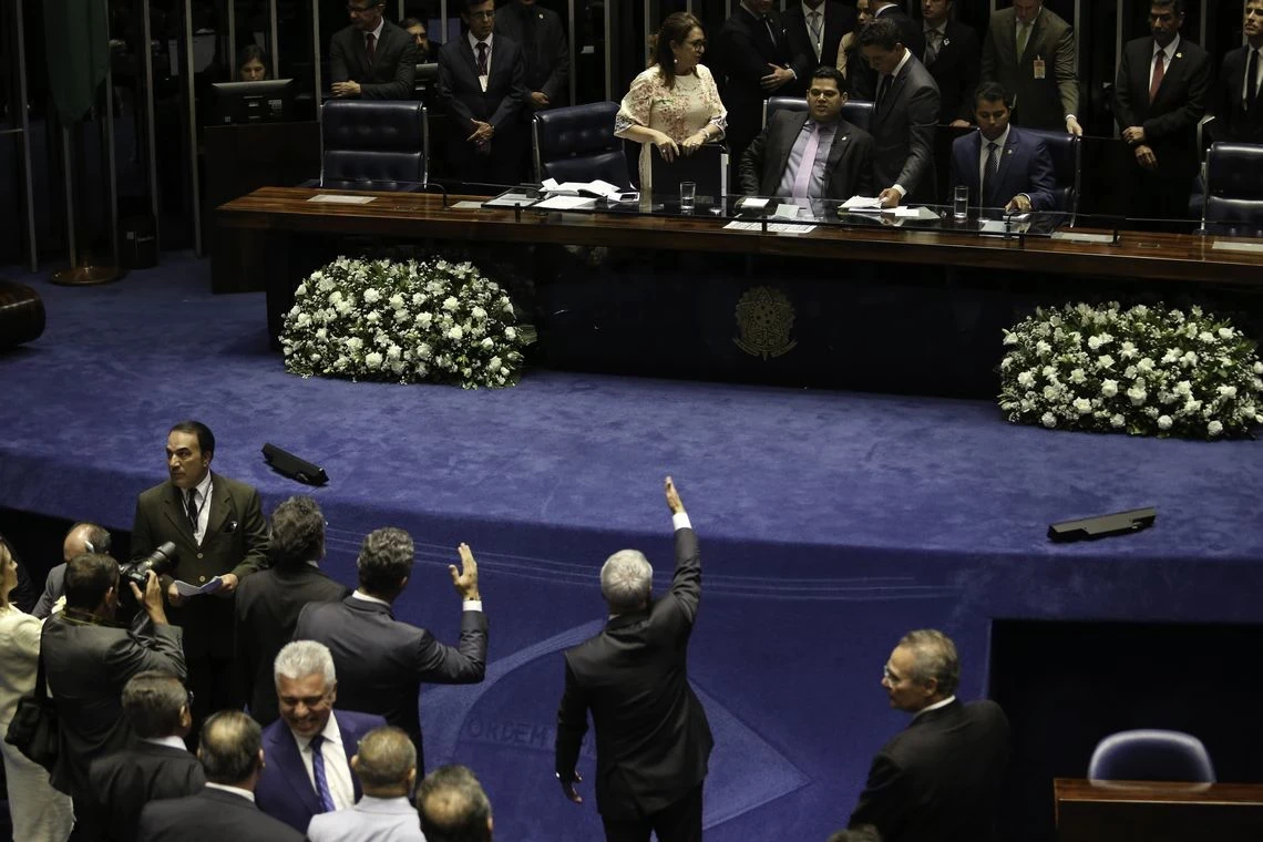 Senado retoma hoje sessão para escolher presidente da Casa