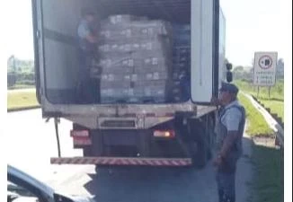 Polícia Rodoviária apreende caminhão com carga de carne roubada