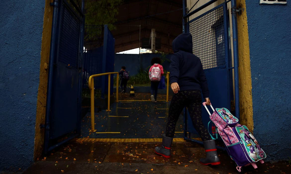 SP: 85% das escolas não foram vistoriadas pelos Bombeiros, diz TCE