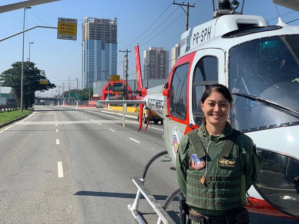 Polícia Militar tem a primeira mulher no comando de um helicóptero Águia