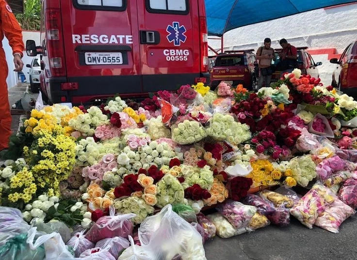Agentes fazem cerimônia em homenagem às vítimas da barragem da Vale