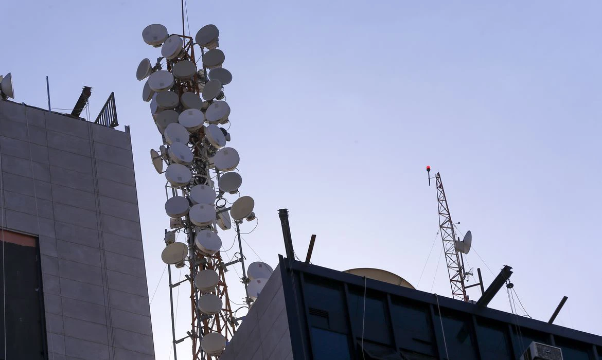SP: prefeitura faz acordo para instalar antena de celular na periferia