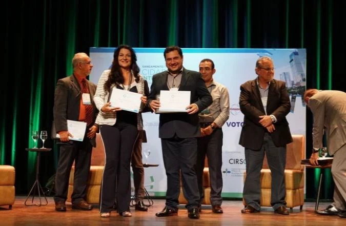 Prefeito de Iperó é homenageado durante evento sobre “Saneamento para Cidades Inteligentes”