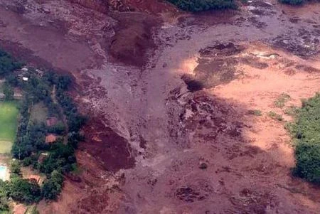 Vale aciona sirenes às 5h30 de hoje e retira moradores do local
