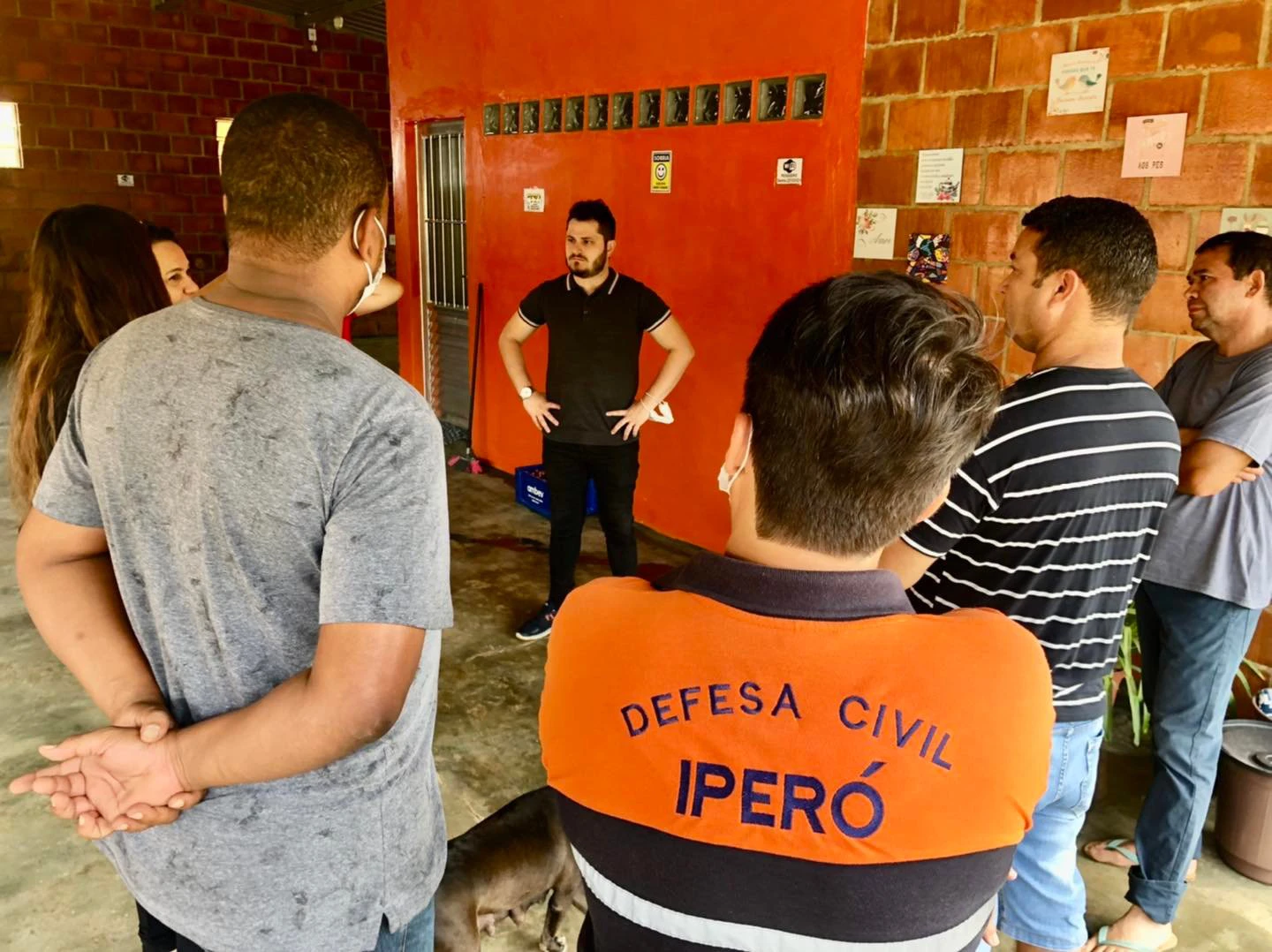 Equipe da Prefeitura composta pelo Gabinete, Defesa Civil e Fundo Social vistoriam áreas afetadas pelas fortes chuvas no bairro de George Oetterer