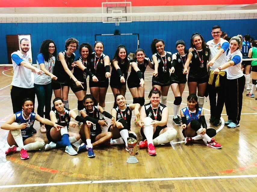 Jovens iperoenses são selecionados para clubes de vôlei profissional