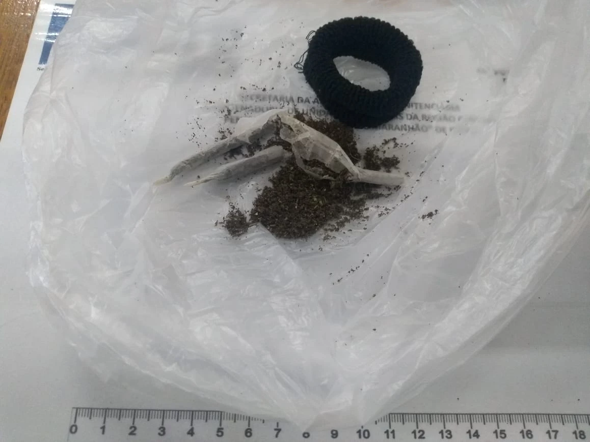 Agentes penitenciários encontram maconha em laço de cabelo