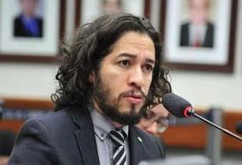 Câmara publica renúncia do deputado Jean Wyllys e convoca suplente