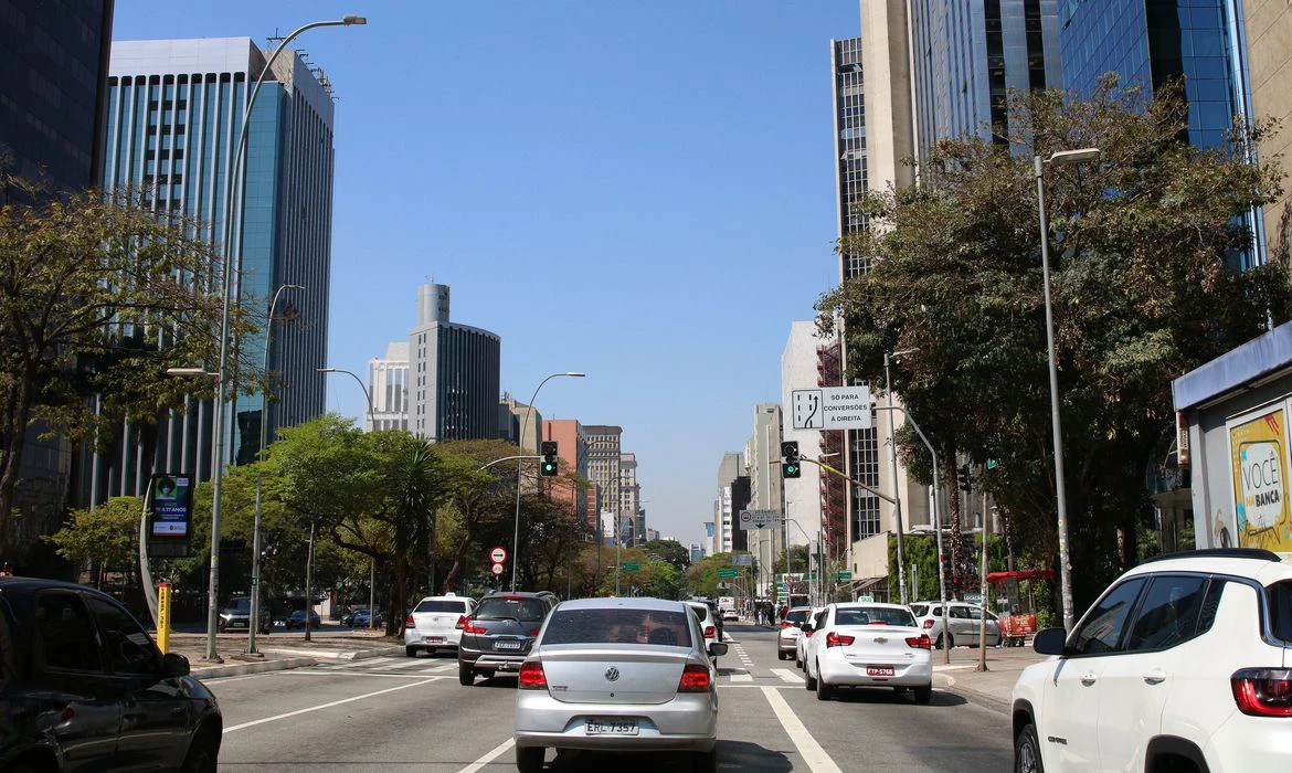 Profissionais de saúde são liberados de rodízio de veículos em SP