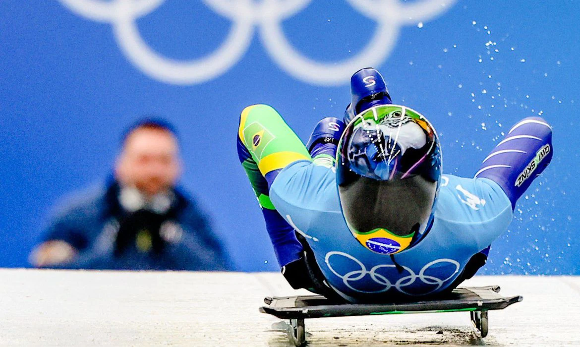Após boa estreia, Nicole mira vaga na final do skeleton neste sábado