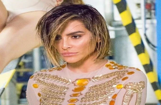 Cleo grava clipe na fábrica da cerveja Itaipava