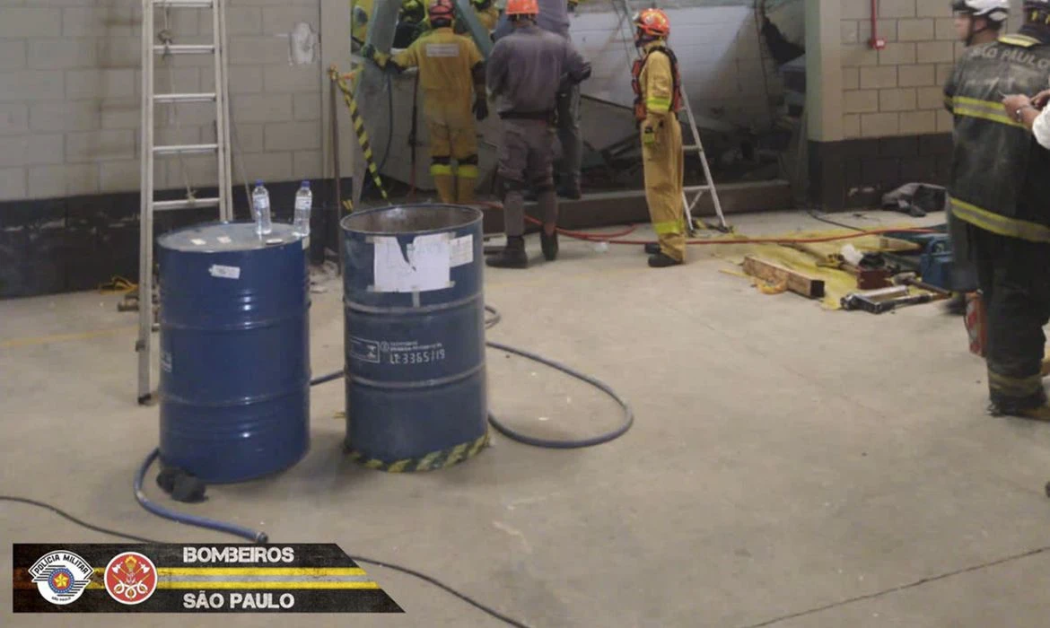 SP: Polícia Civil analisa imagens e ouve testemunhas de desabamento