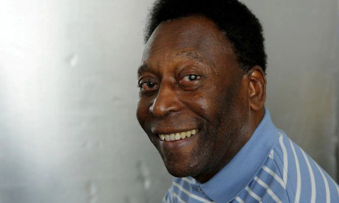 Internado para tratar câncer, Pelé se recupera de infecção urinária