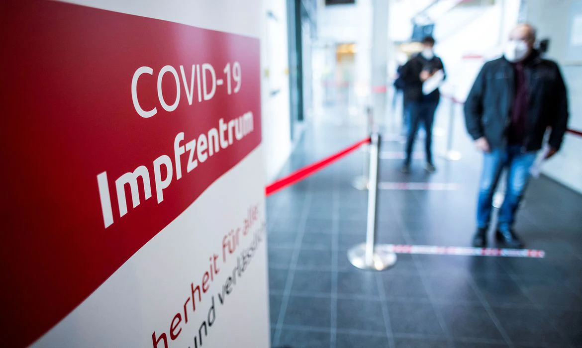 Alemanha cogita vacinação obrigatória diante de aumento da covid-19