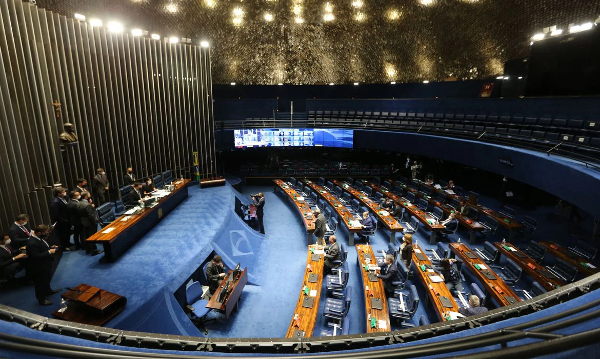 Senado pode votar hoje pacote de medidas sobre preço dos combustíveis