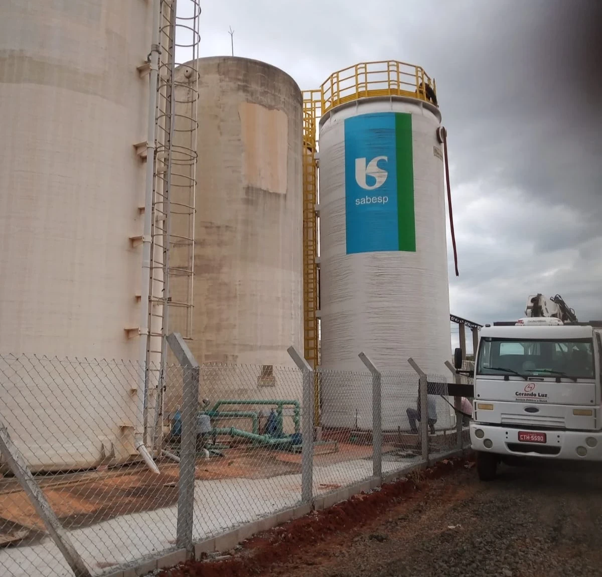 Campos Vileta recebe instalação de novos reservatórios que visam evitar desabastecimento de água no bairro