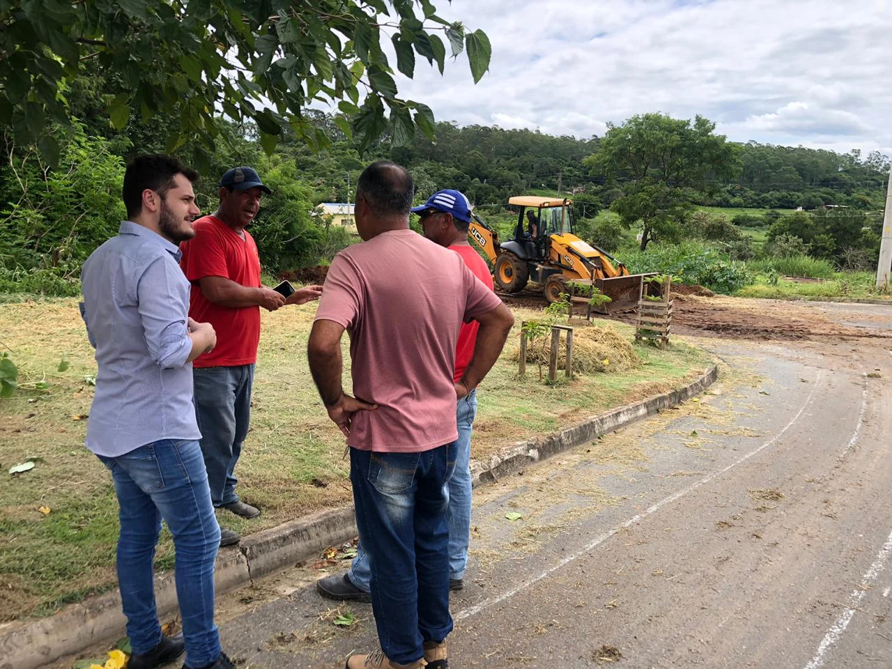 Leonardo Folim acompanha execução de obras na “Área Verde”