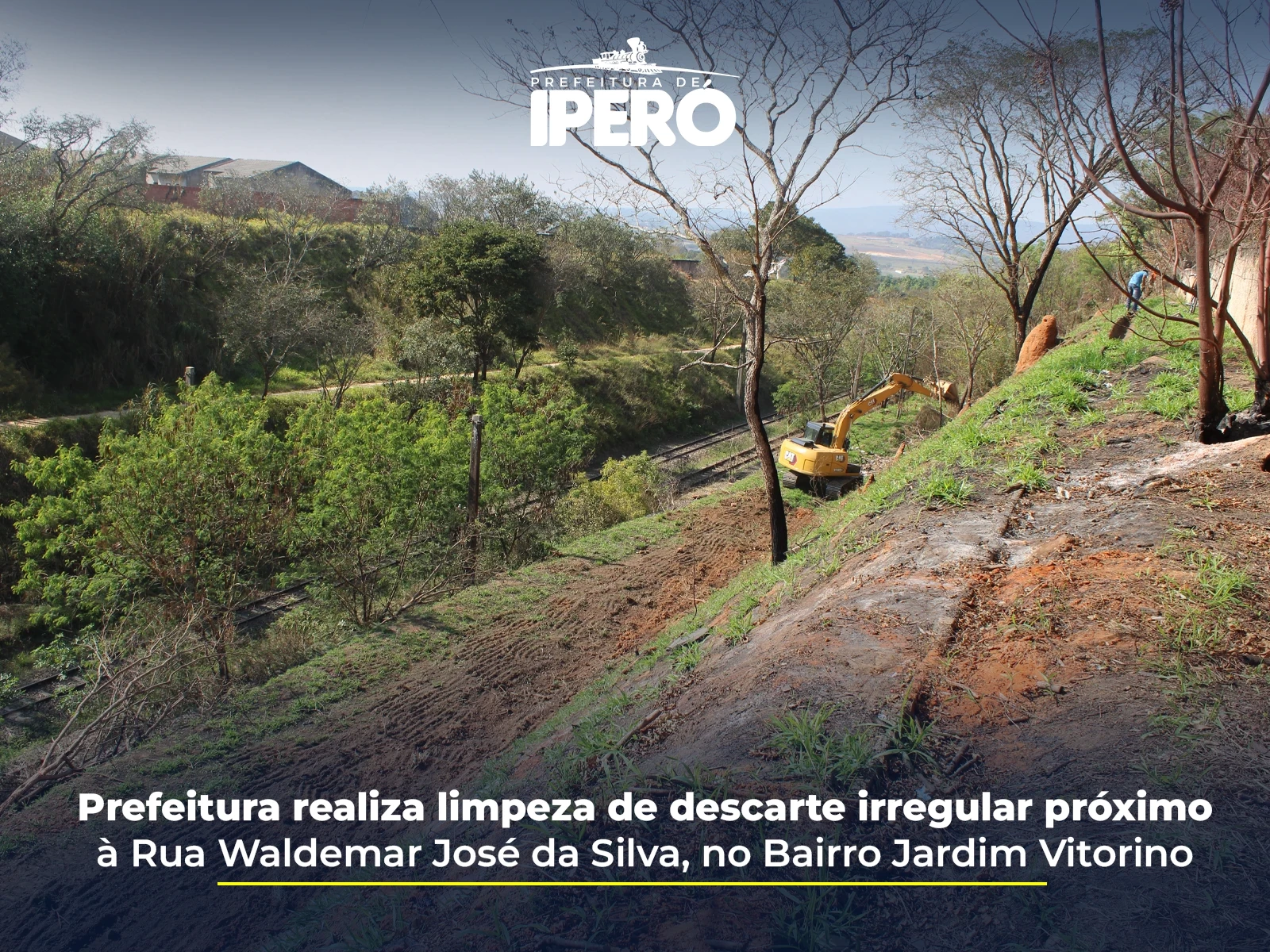 Prefeitura realiza limpeza de descarte irregular próximo à Rua Waldemar José da Silva, no Bairro Jardim Vitorino