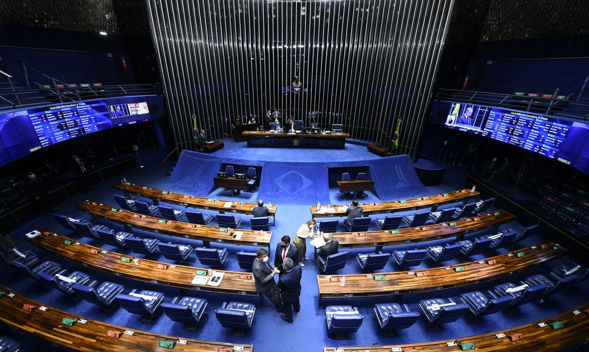 Senado aprova MP com piso permanente de R$ 400 para Auxílio Brasil
