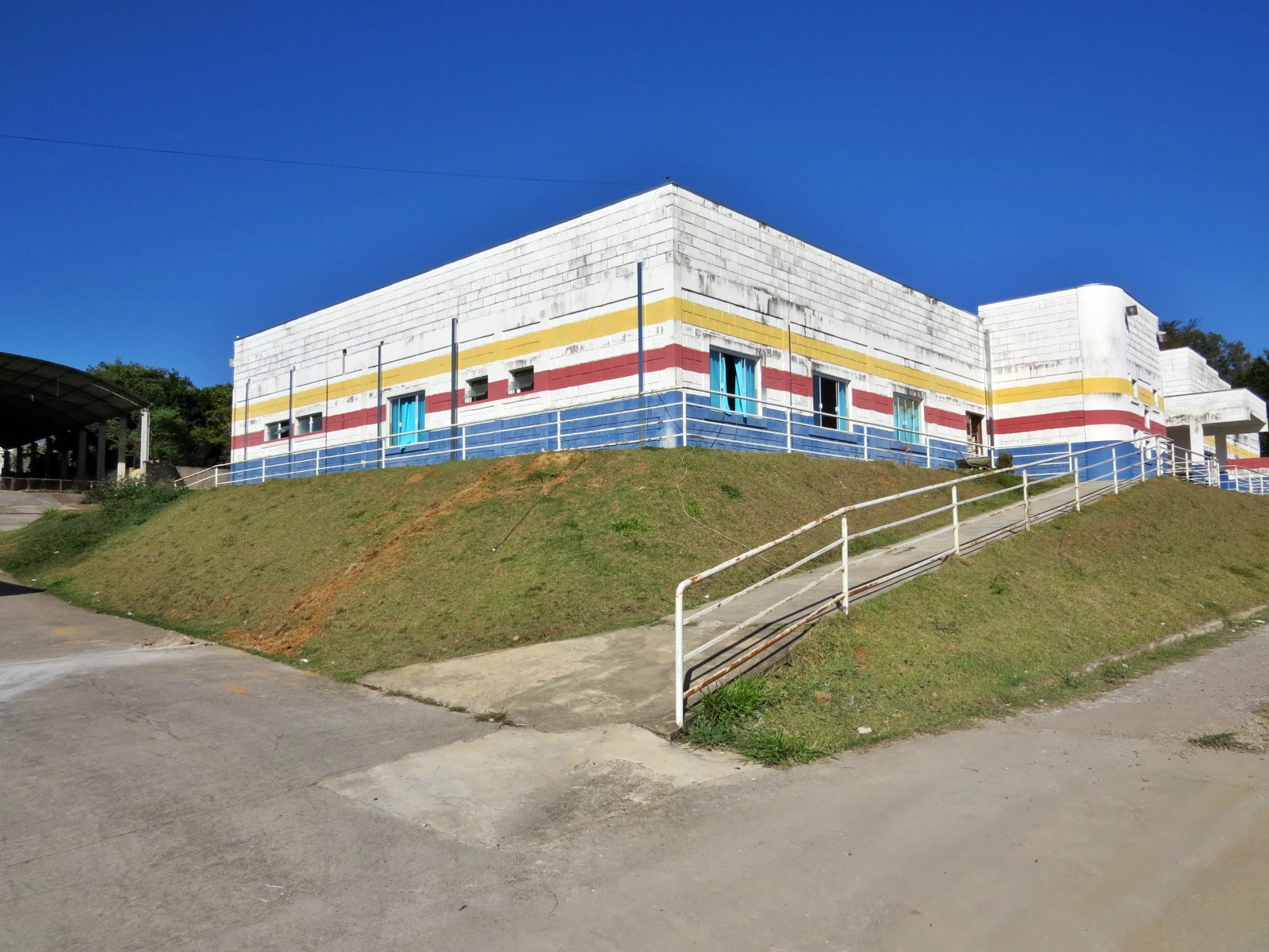 Após estragos causados pela chuva, ações necessárias na escola Pedrina seguem em andamento