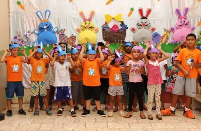 Distribuição de ovos de Páscoa alegra os alunos