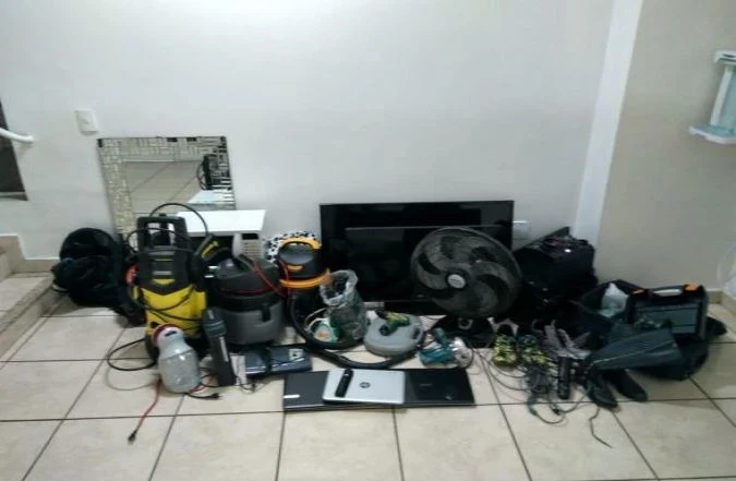 Força Tática prende dupla de traficantes com eletrodomésticos furtados de residência em George Oetterer