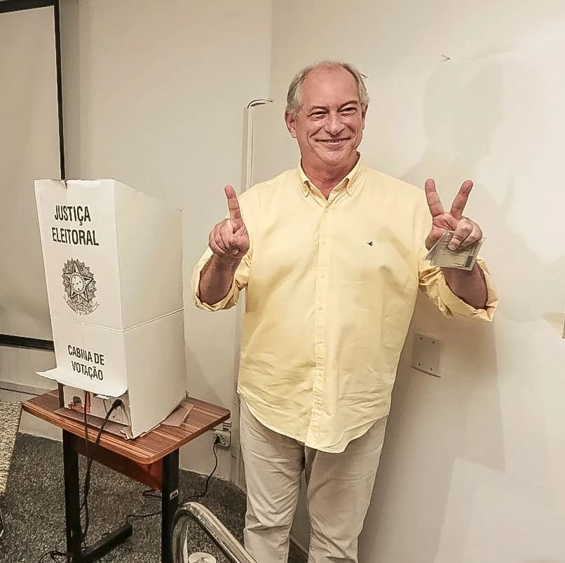 Ciro Gomes vota em Fortaleza