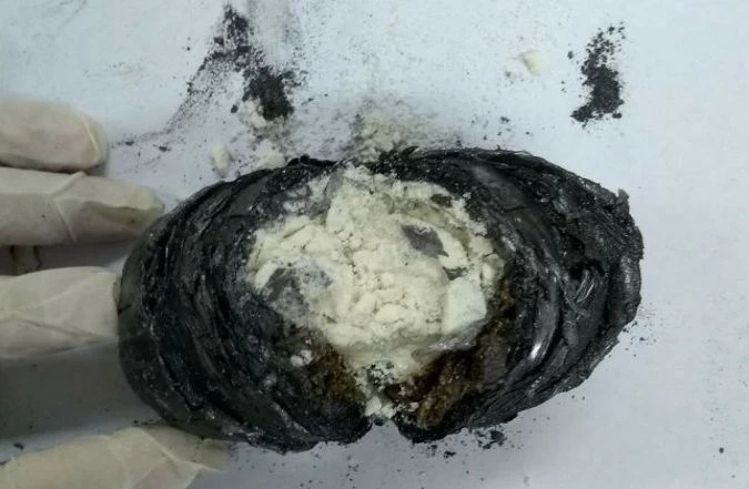 Mulher é flagrada tentando entrar na P1 de Itapetininga com 250 gramas de drogas